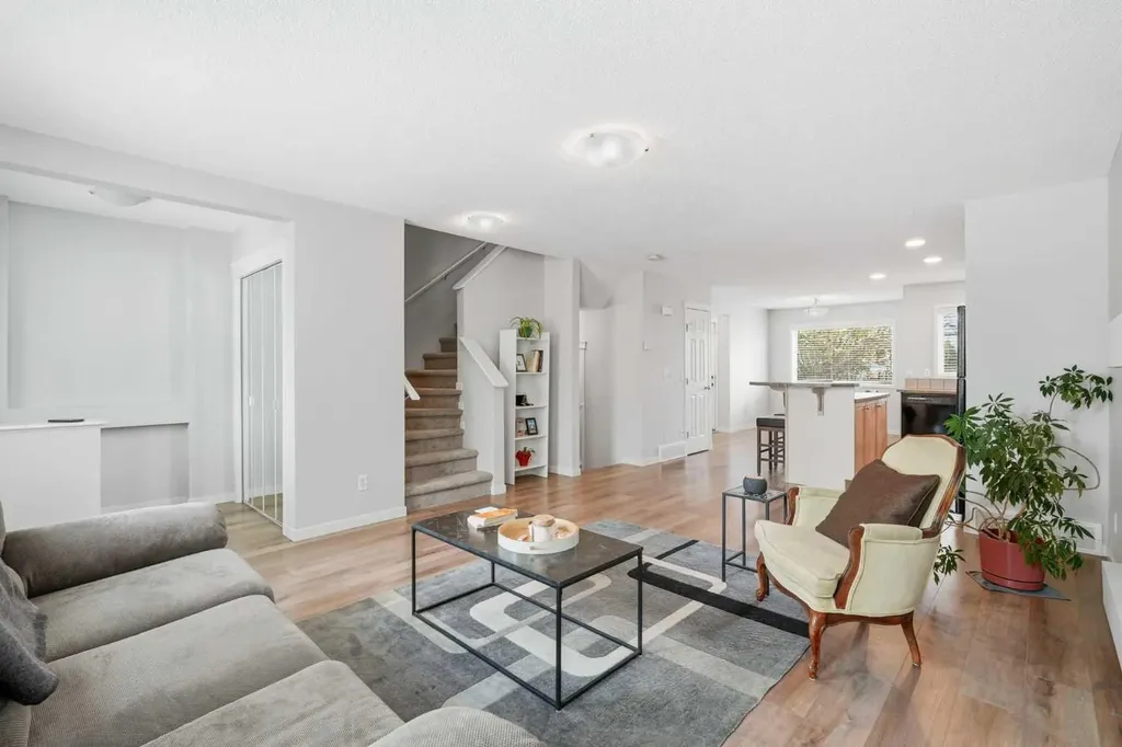 29 Copperfield Heath SE Calgary AB T2Z 4V2