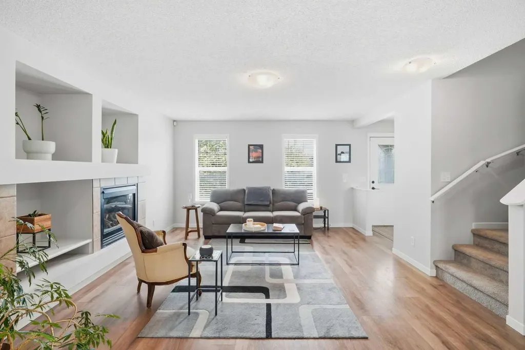 29 Copperfield Heath SE Calgary AB T2Z 4V2