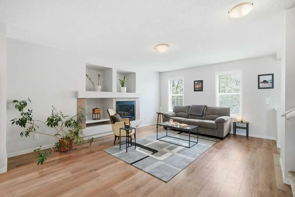 29 Copperfield Heath SE Calgary AB T2Z 4V2