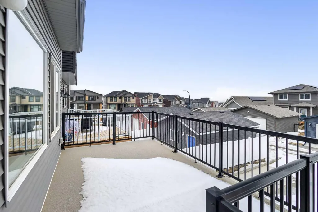 22 Edith Manor NW Calgary AB T3R 1Y7