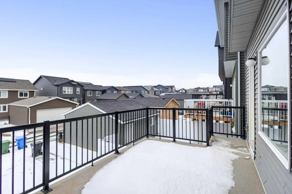 22 Edith Manor NW Calgary AB T3R 1Y7