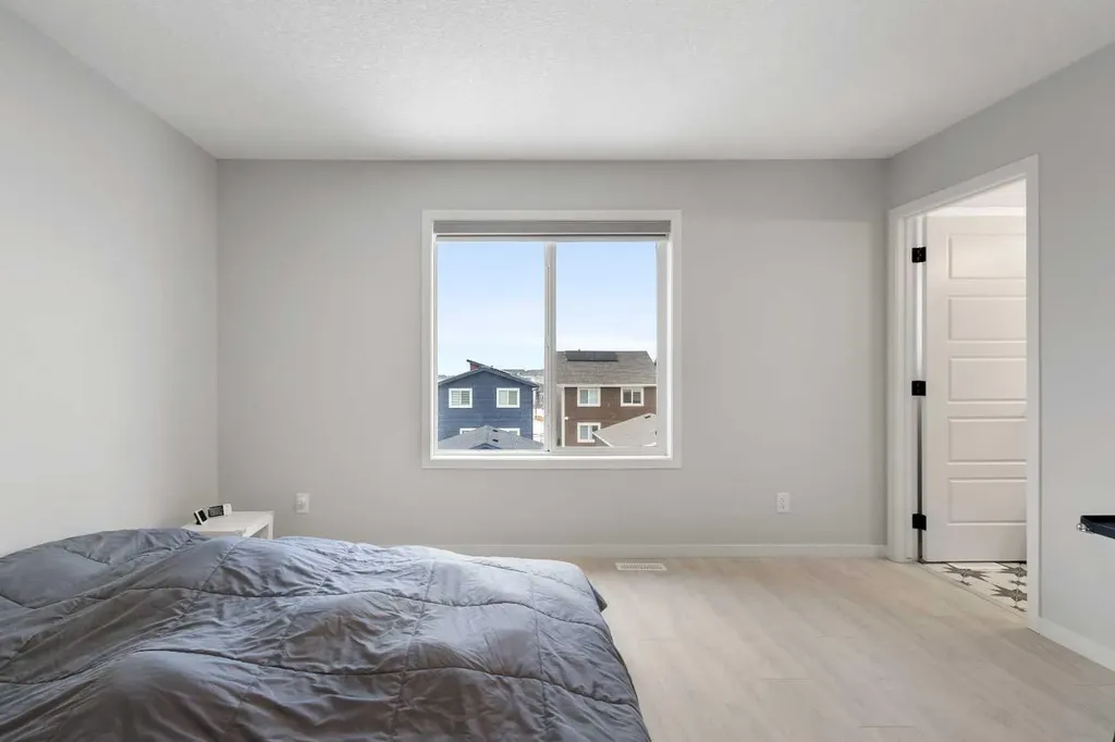 22 Edith Manor NW Calgary AB T3R 1Y7