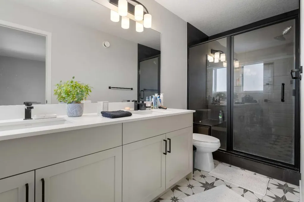 22 Edith Manor NW Calgary AB T3R 1Y7