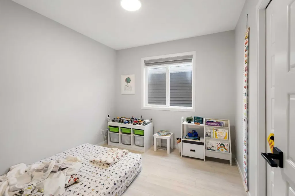 22 Edith Manor NW Calgary AB T3R 1Y7