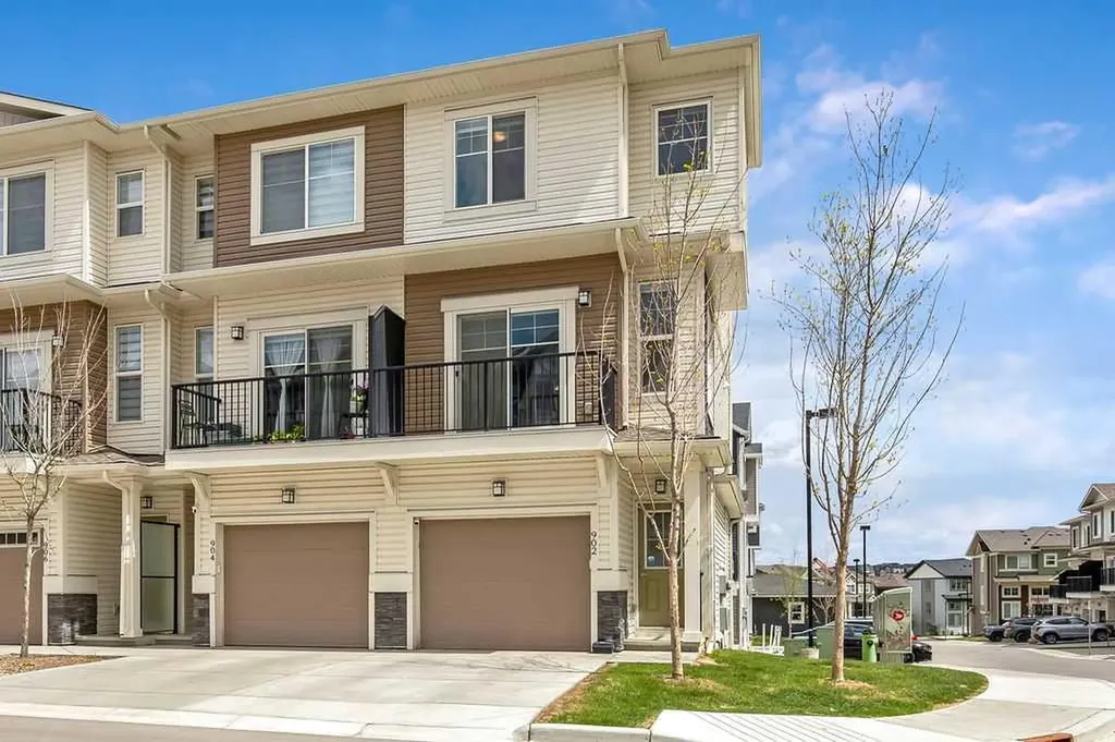 902 Sage Hill Grove NW Calgary AB T3R 2A2