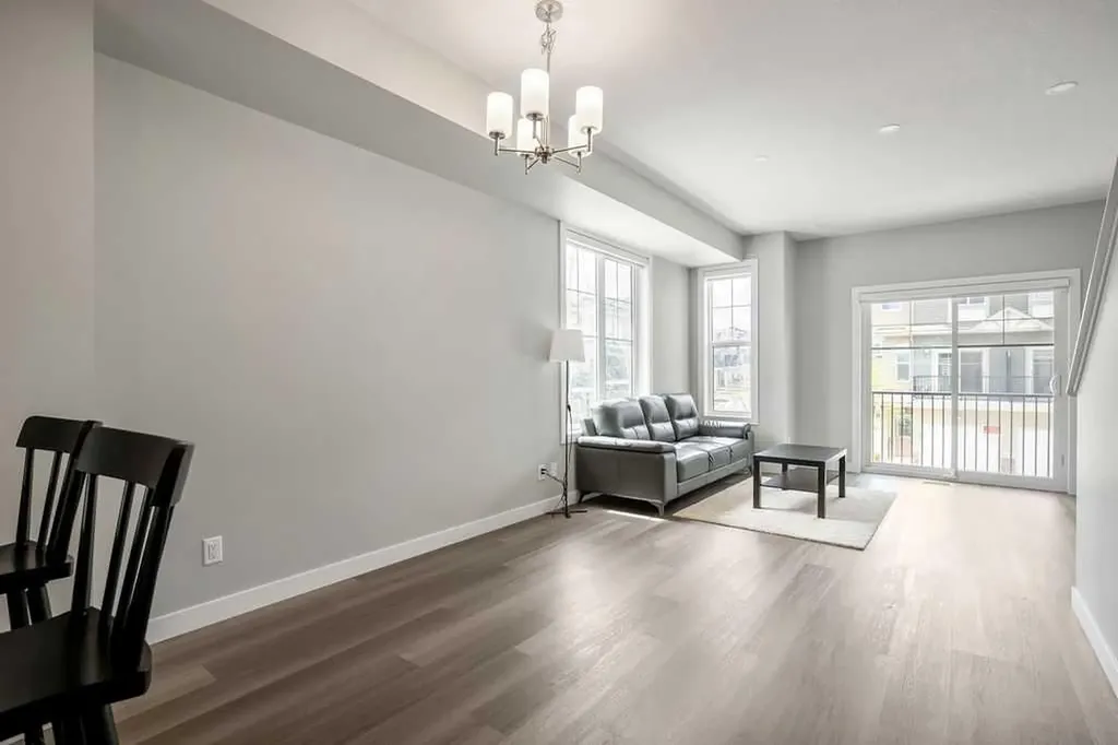 902 Sage Hill Grove NW Calgary AB T3R 2A2