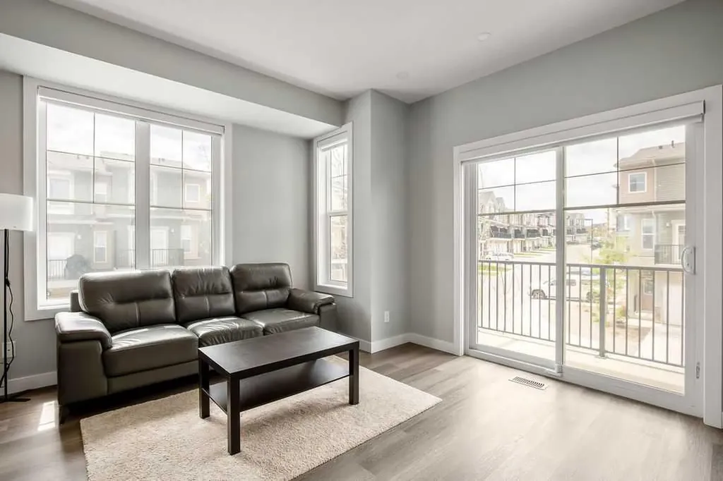 902 Sage Hill Grove NW Calgary AB T3R 2A2