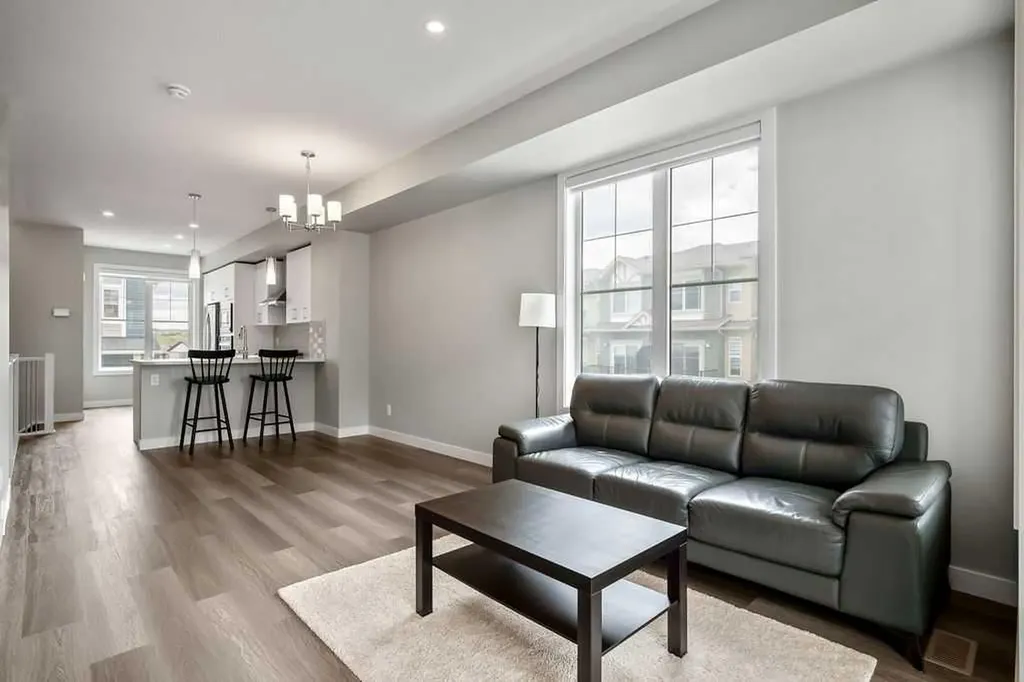 902 Sage Hill Grove NW Calgary AB T3R 2A2
