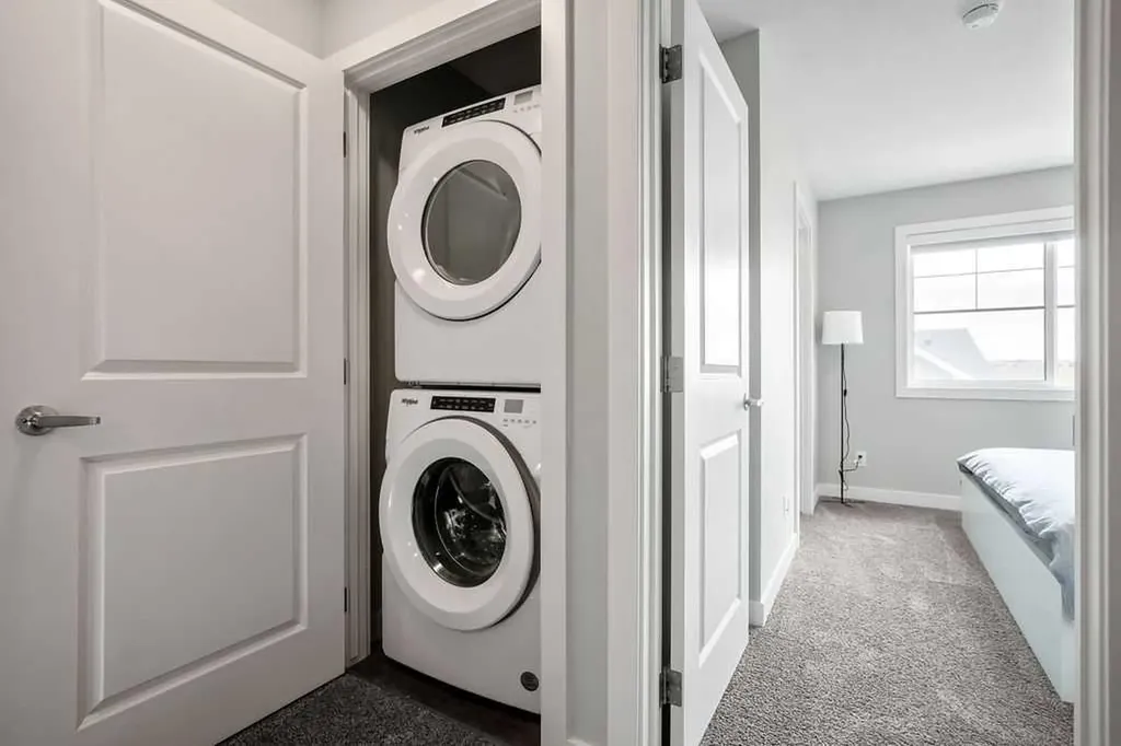 902 Sage Hill Grove NW Calgary AB T3R 2A2