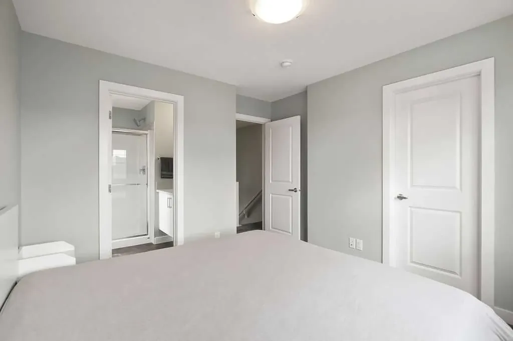 902 Sage Hill Grove NW Calgary AB T3R 2A2
