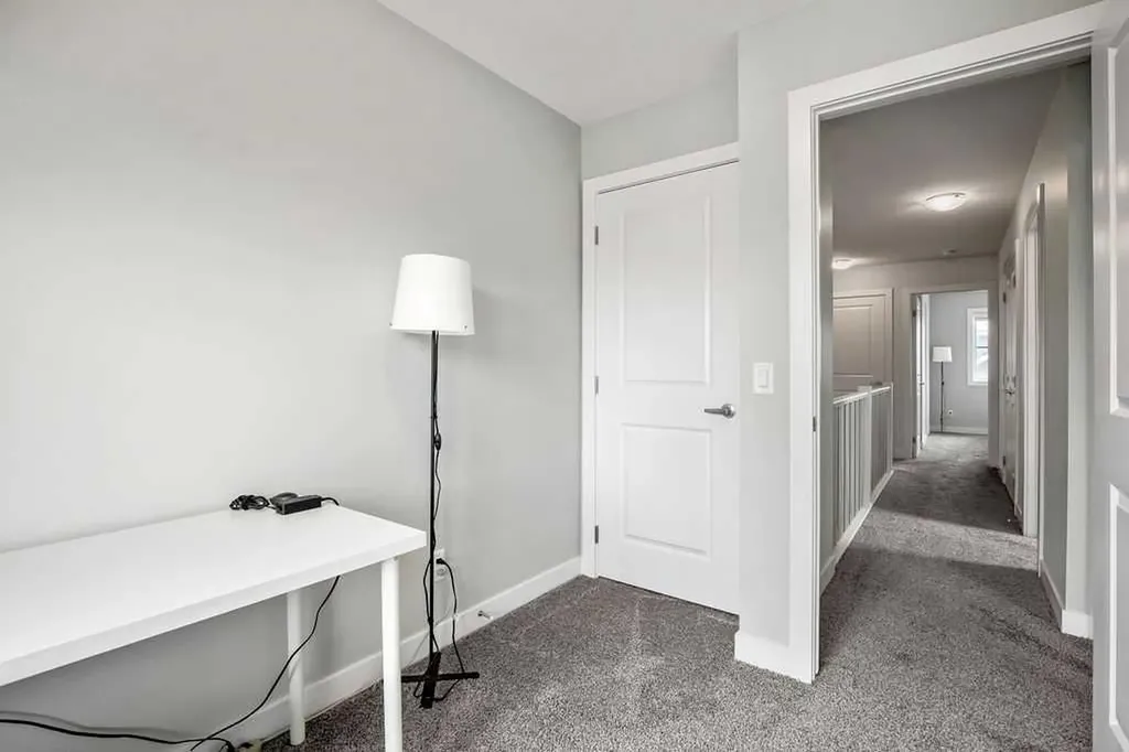 902 Sage Hill Grove NW Calgary AB T3R 2A2