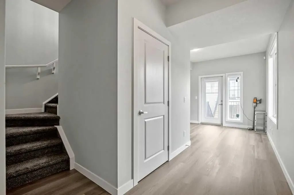 902 Sage Hill Grove NW Calgary AB T3R 2A2