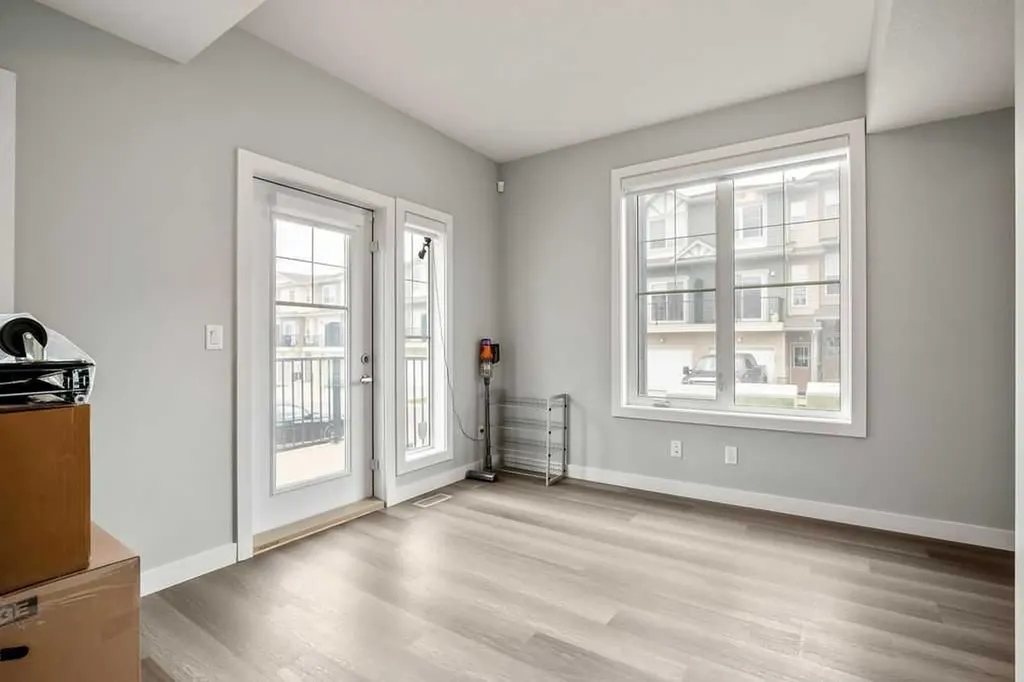 902 Sage Hill Grove NW Calgary AB T3R 2A2