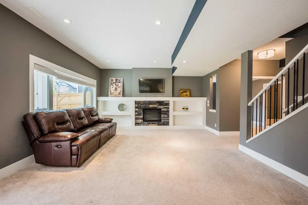 174 Aspen Vista Way SW Calgary AB T3H 0Y8