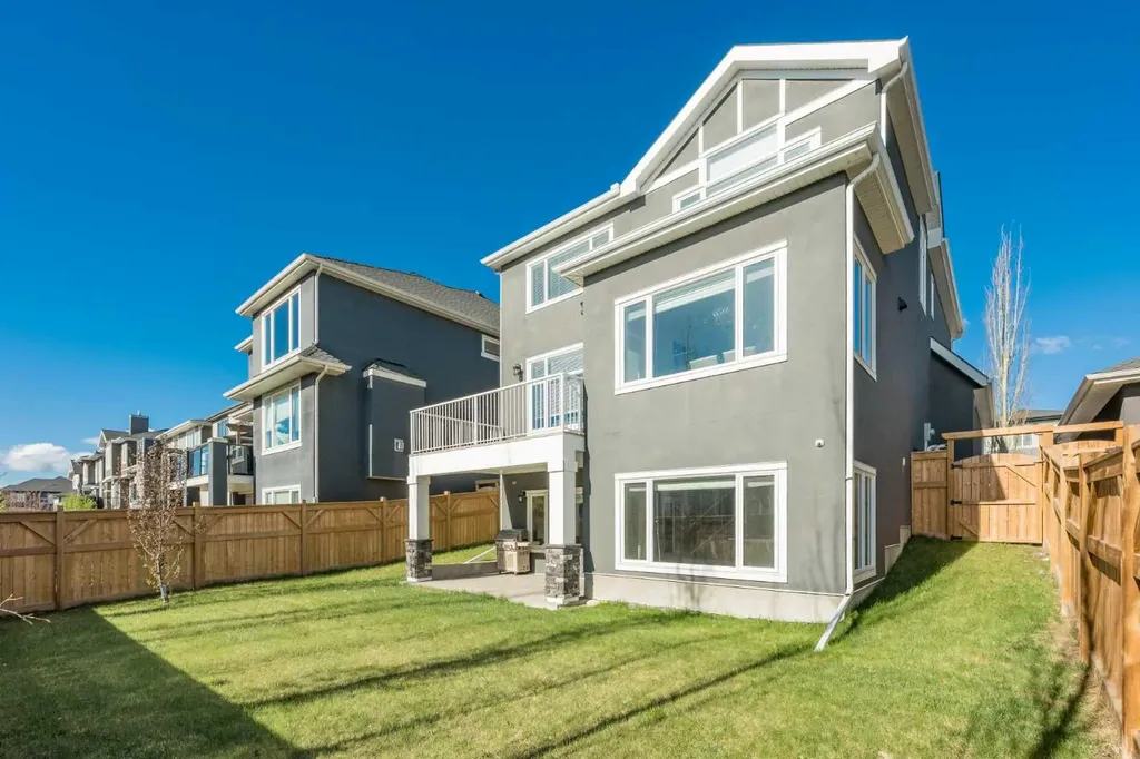 174 Aspen Vista Way SW Calgary AB T3H 0Y8