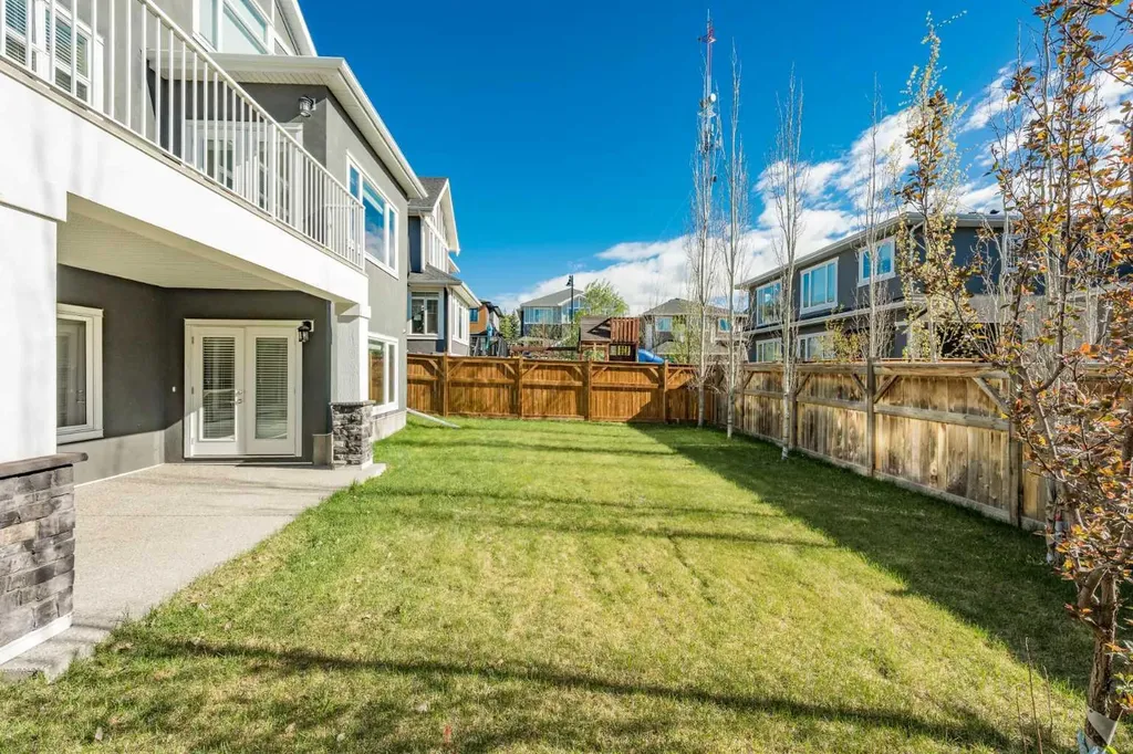 174 Aspen Vista Way SW Calgary AB T3H 0Y8