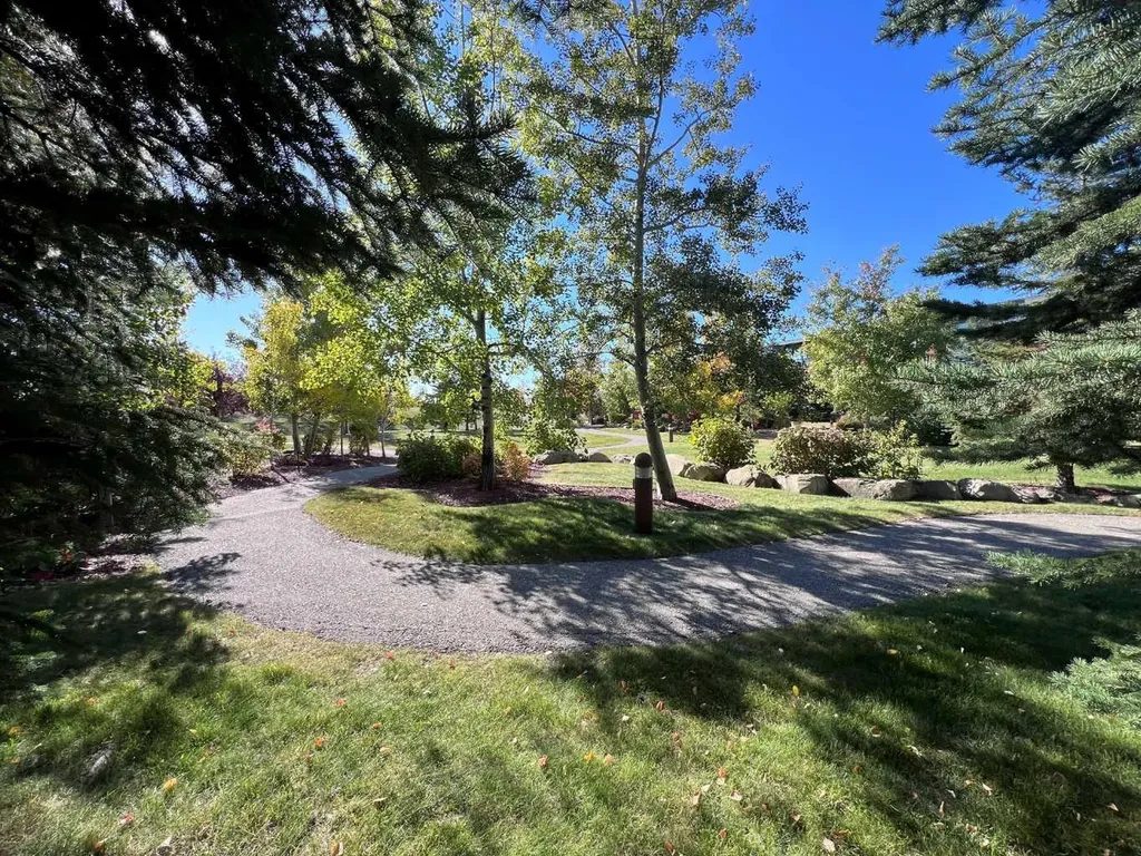 2727 28 Avenue SE Calgary AB T2B 0L4