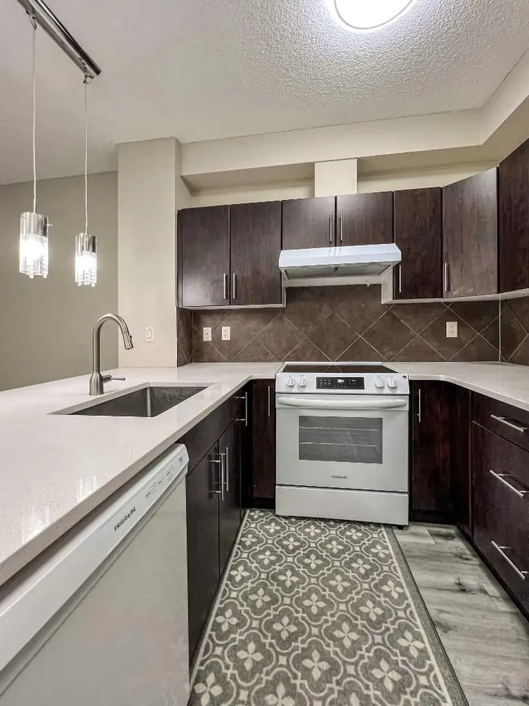 2727 28 Avenue SE Calgary AB T2B 0L4