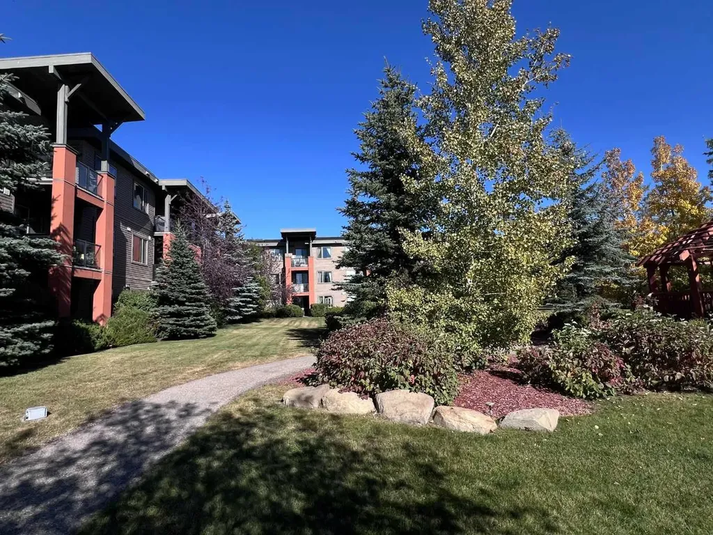 2727 28 Avenue SE Calgary AB T2B 0L4