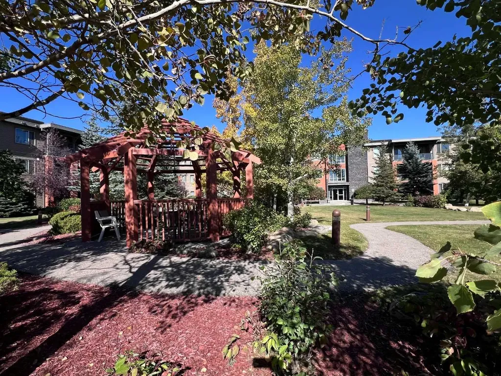 2727 28 Avenue SE Calgary AB T2B 0L4