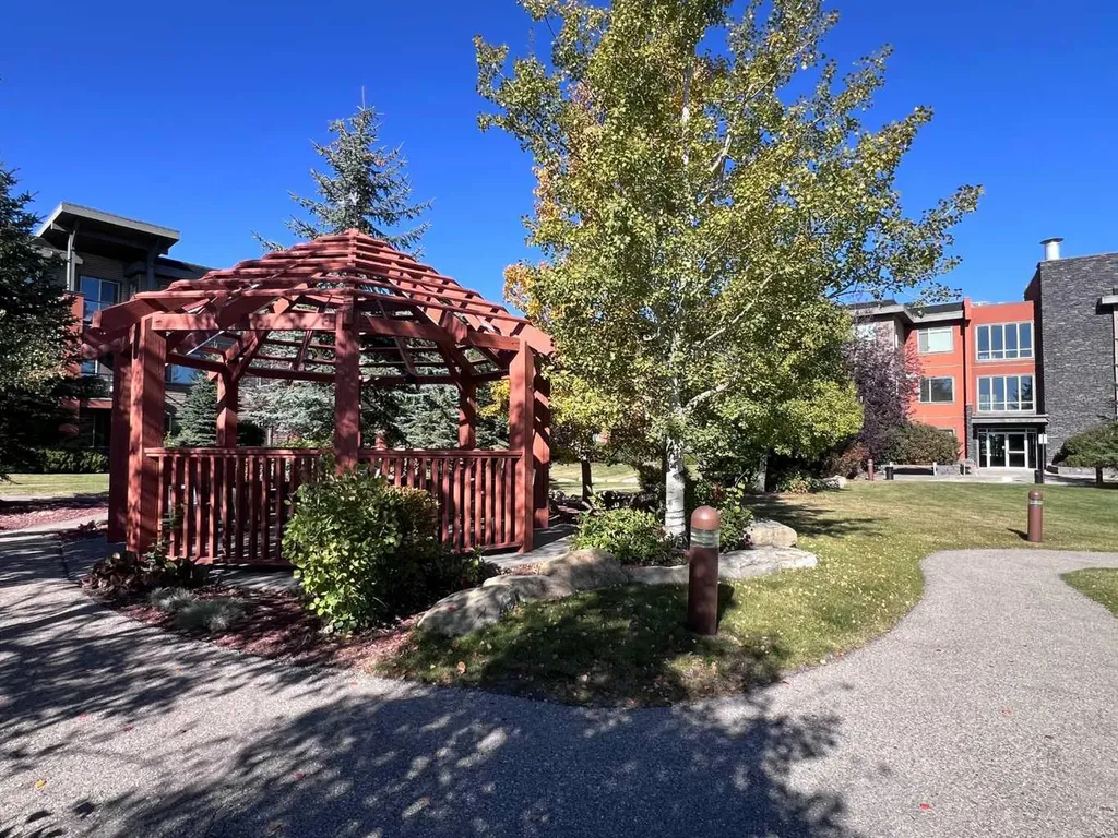 2727 28 Avenue SE Calgary AB T2B 0L4