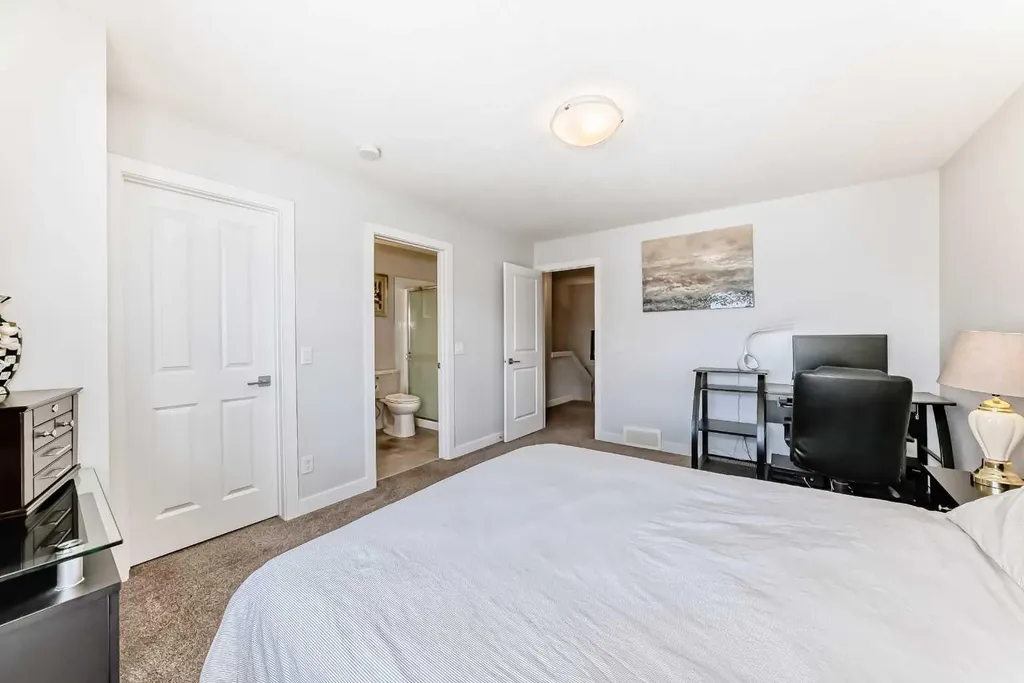 551 Evanston Link NW Calgary AB T3P 0B1