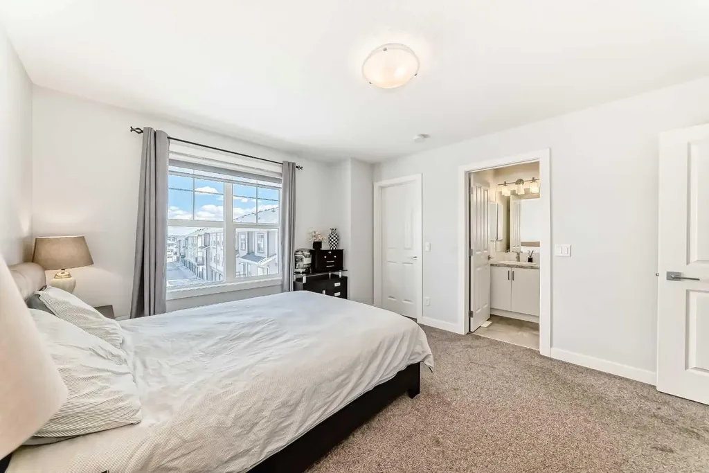 551 Evanston Link NW Calgary AB T3P 0B1
