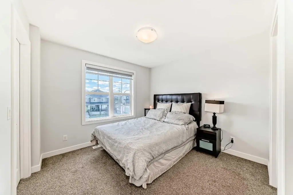 551 Evanston Link NW Calgary AB T3P 0B1
