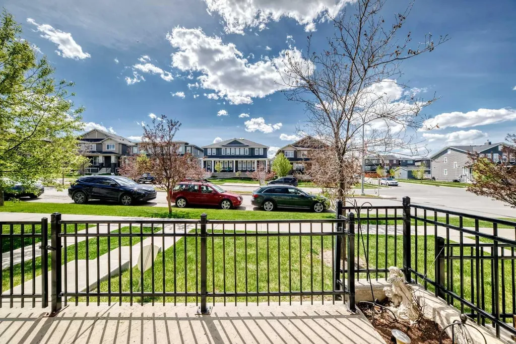 551 Evanston Link NW Calgary AB T3P 0B1
