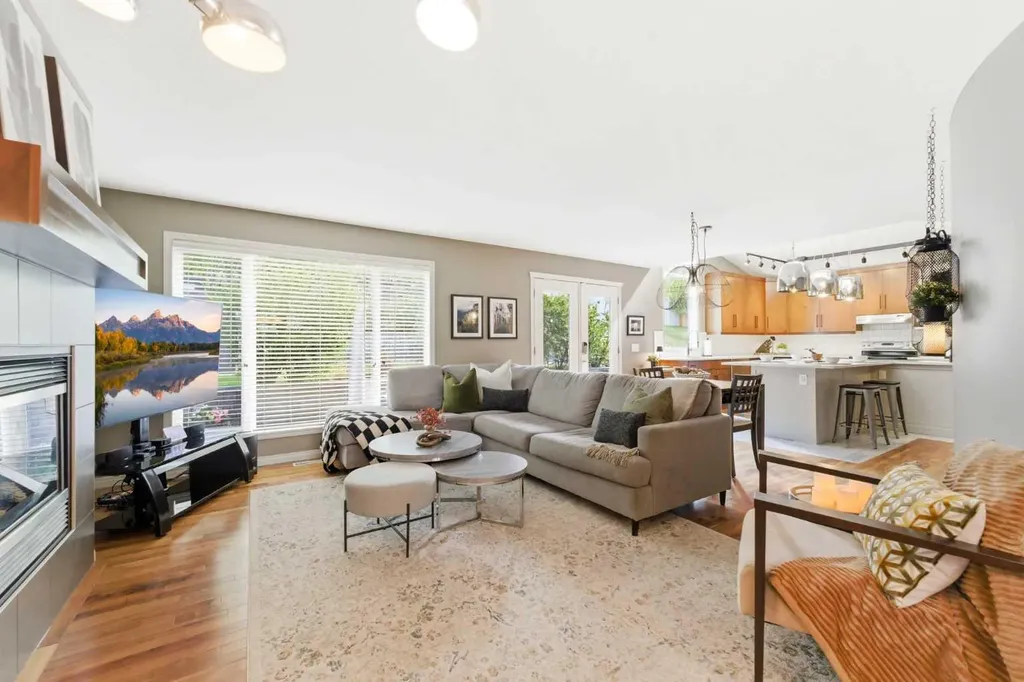 39 Evercreek Bluffs Road SW Calgary AB T2Y 4P3