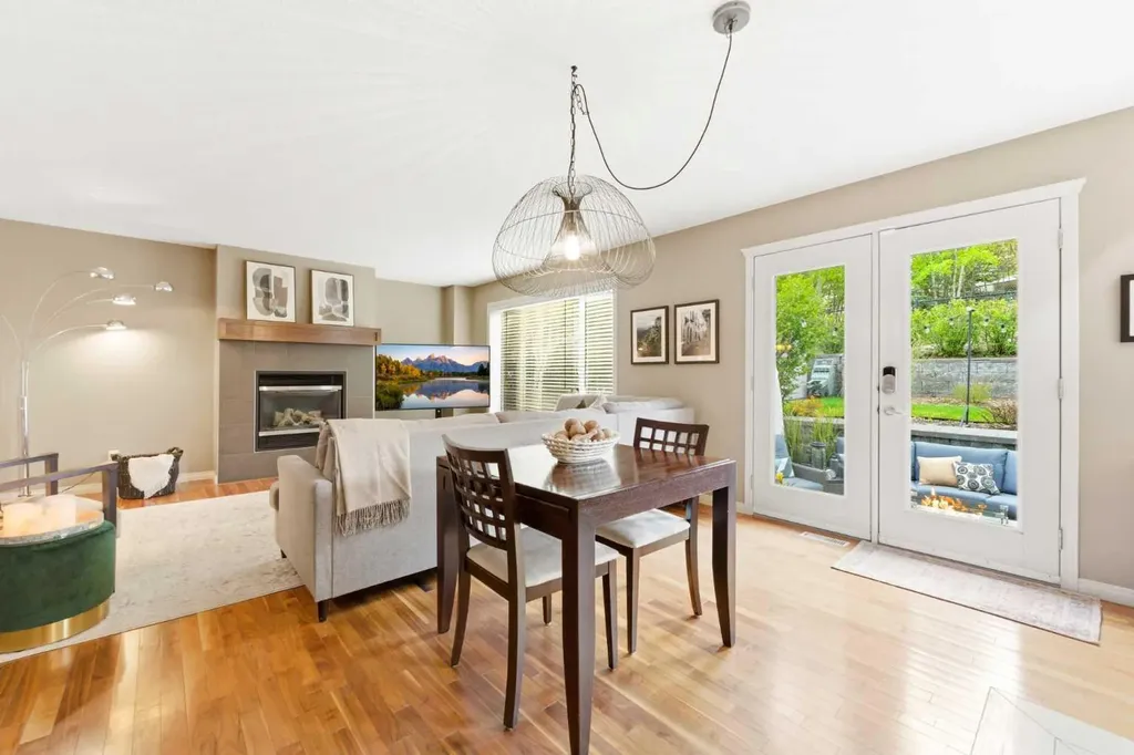39 Evercreek Bluffs Road SW Calgary AB T2Y 4P3
