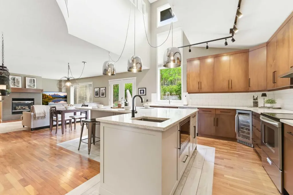 39 Evercreek Bluffs Road SW Calgary AB T2Y 4P3