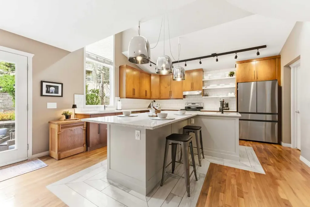 39 Evercreek Bluffs Road SW Calgary AB T2Y 4P3