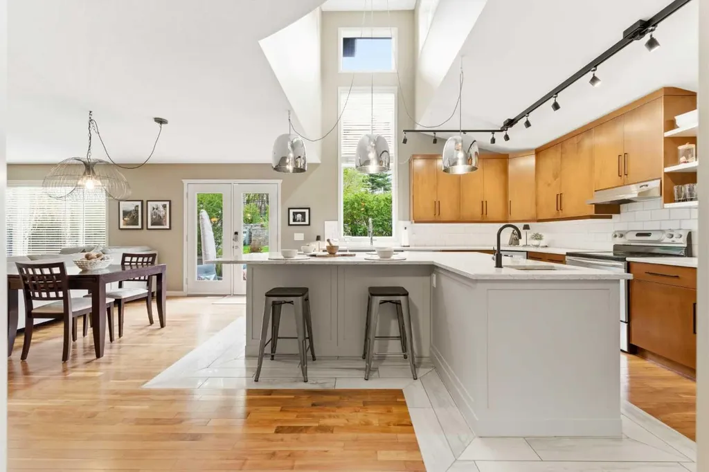 39 Evercreek Bluffs Road SW Calgary AB T2Y 4P3