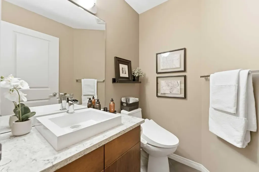 39 Evercreek Bluffs Road SW Calgary AB T2Y 4P3