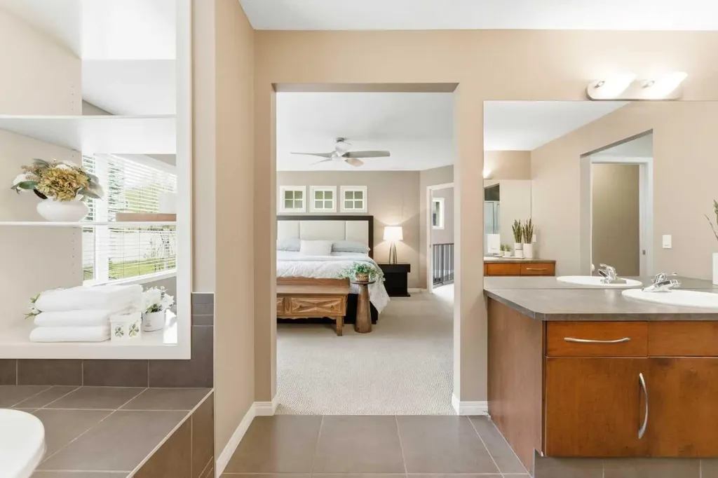 39 Evercreek Bluffs Road SW Calgary AB T2Y 4P3