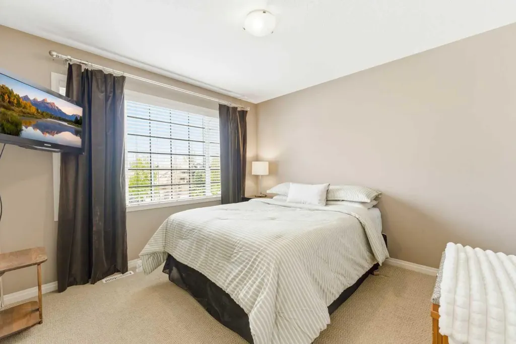 39 Evercreek Bluffs Road SW Calgary AB T2Y 4P3