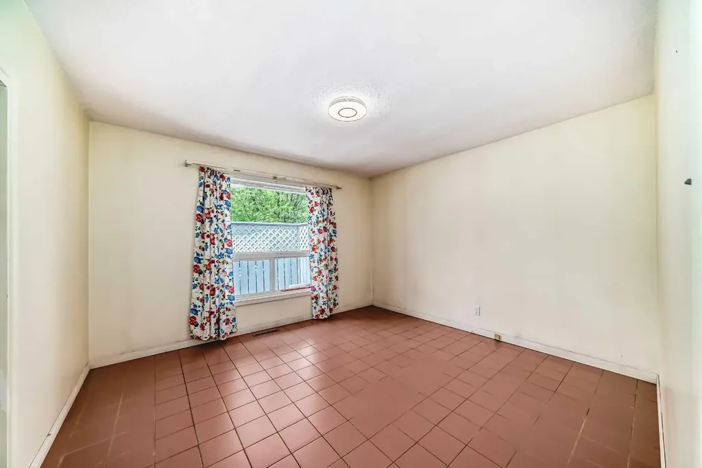 8016 33 Avenue NW Calgary AB T3B 1L7