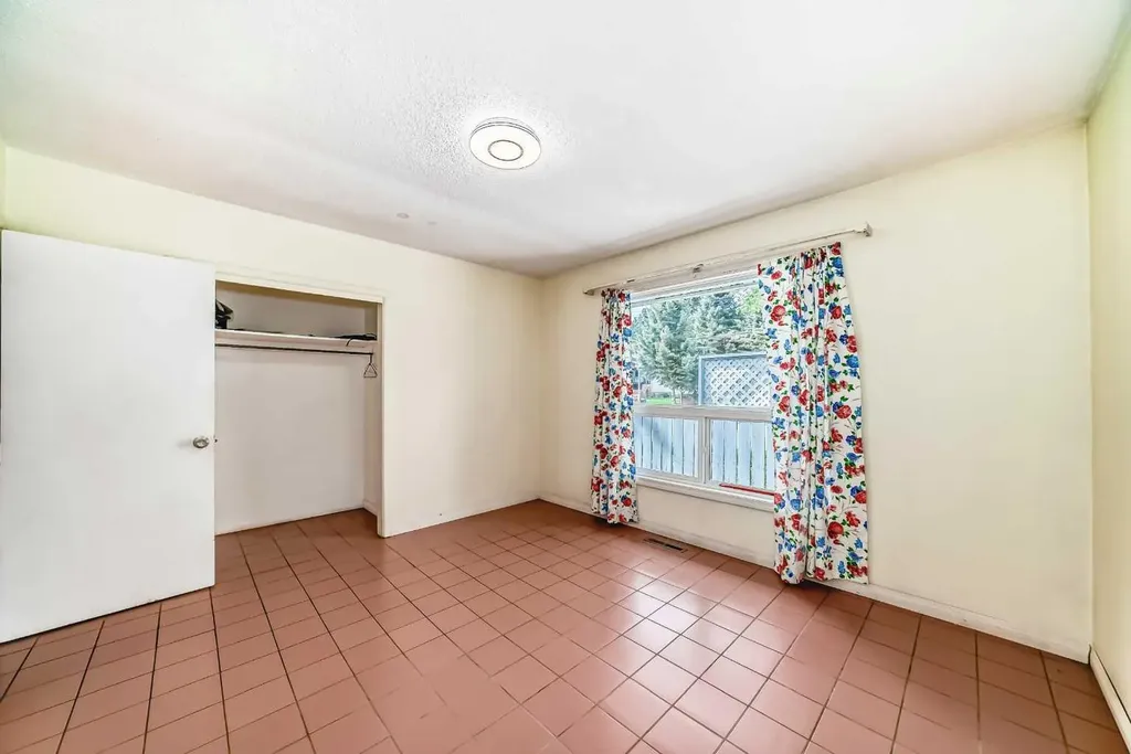 8016 33 Avenue NW Calgary AB T3B 1L7