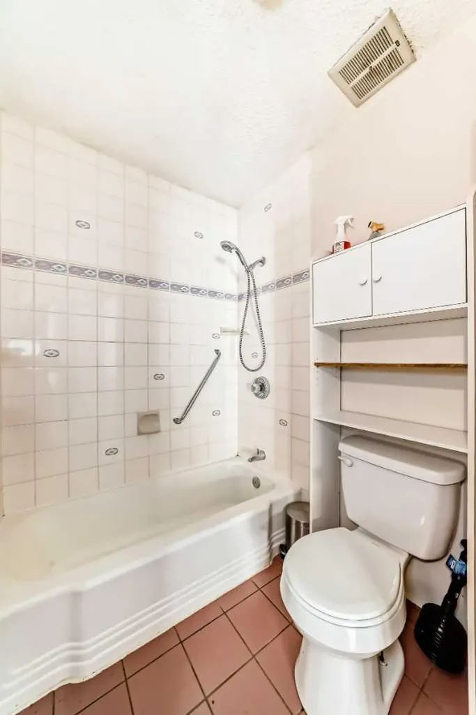 8016 33 Avenue NW Calgary AB T3B 1L7