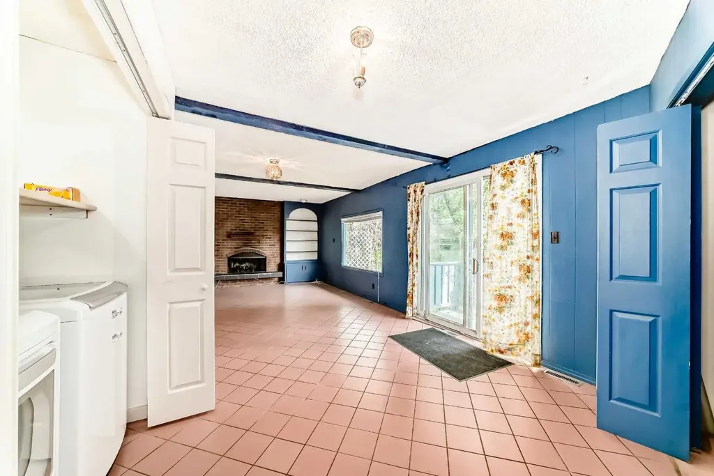 8016 33 Avenue NW Calgary AB T3B 1L7
