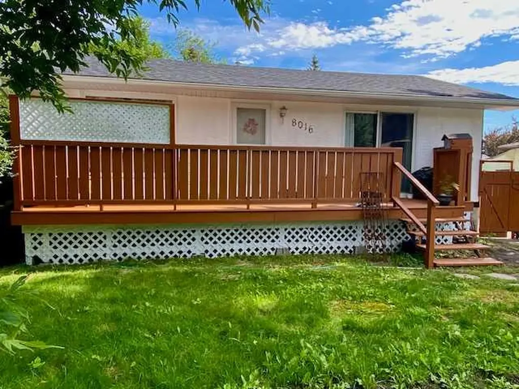 8016 33 Avenue NW Calgary AB T3B 1L7