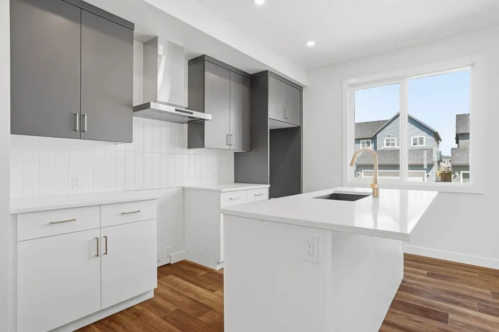 499 Lawthorn Way SE Airdrie AB T4A 3N9