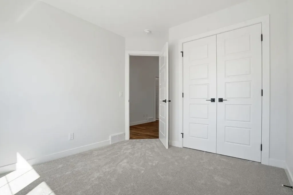 499 Lawthorn Way SE Airdrie AB T4A 3N9
