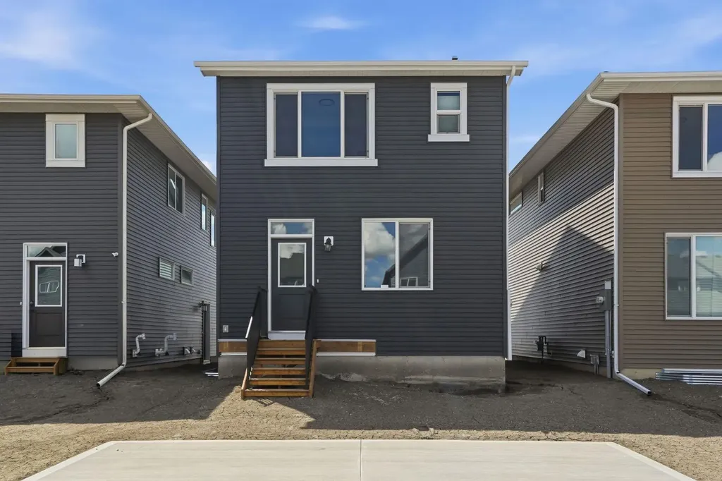 499 Lawthorn Way SE Airdrie AB T4A 3N9