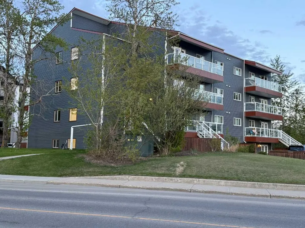 5519 Kerry Wood Drive Red Deer AB T4N 4X3