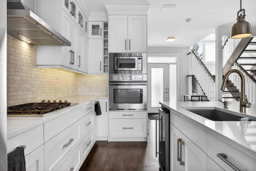 1410 21 Avenue NW Calgary AB T2M 1L6