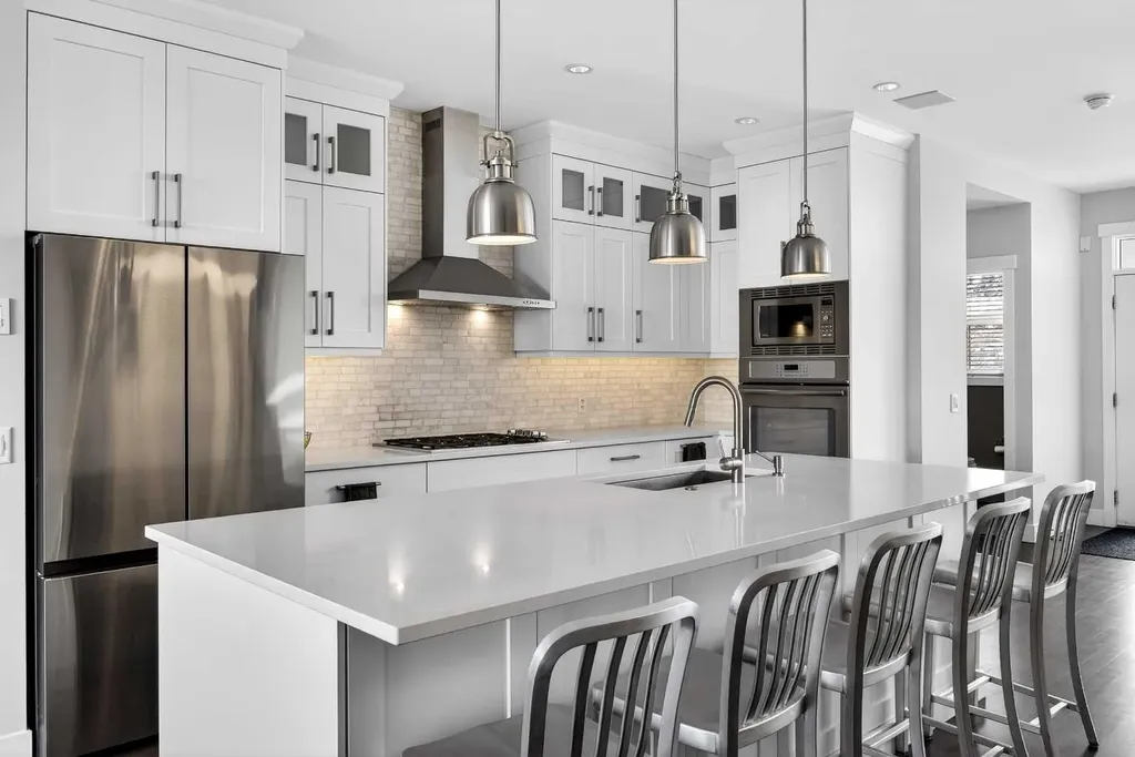 1410 21 Avenue NW Calgary AB T2M 1L6