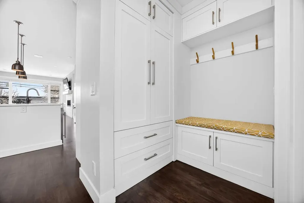 1410 21 Avenue NW Calgary AB T2M 1L6