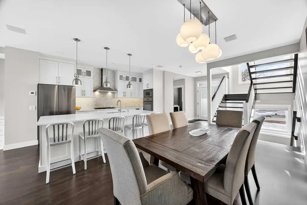 1410 21 Avenue NW Calgary AB T2M 1L6